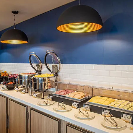 Holiday Inn Express Paris-Canal De La Villette By Ihg-2